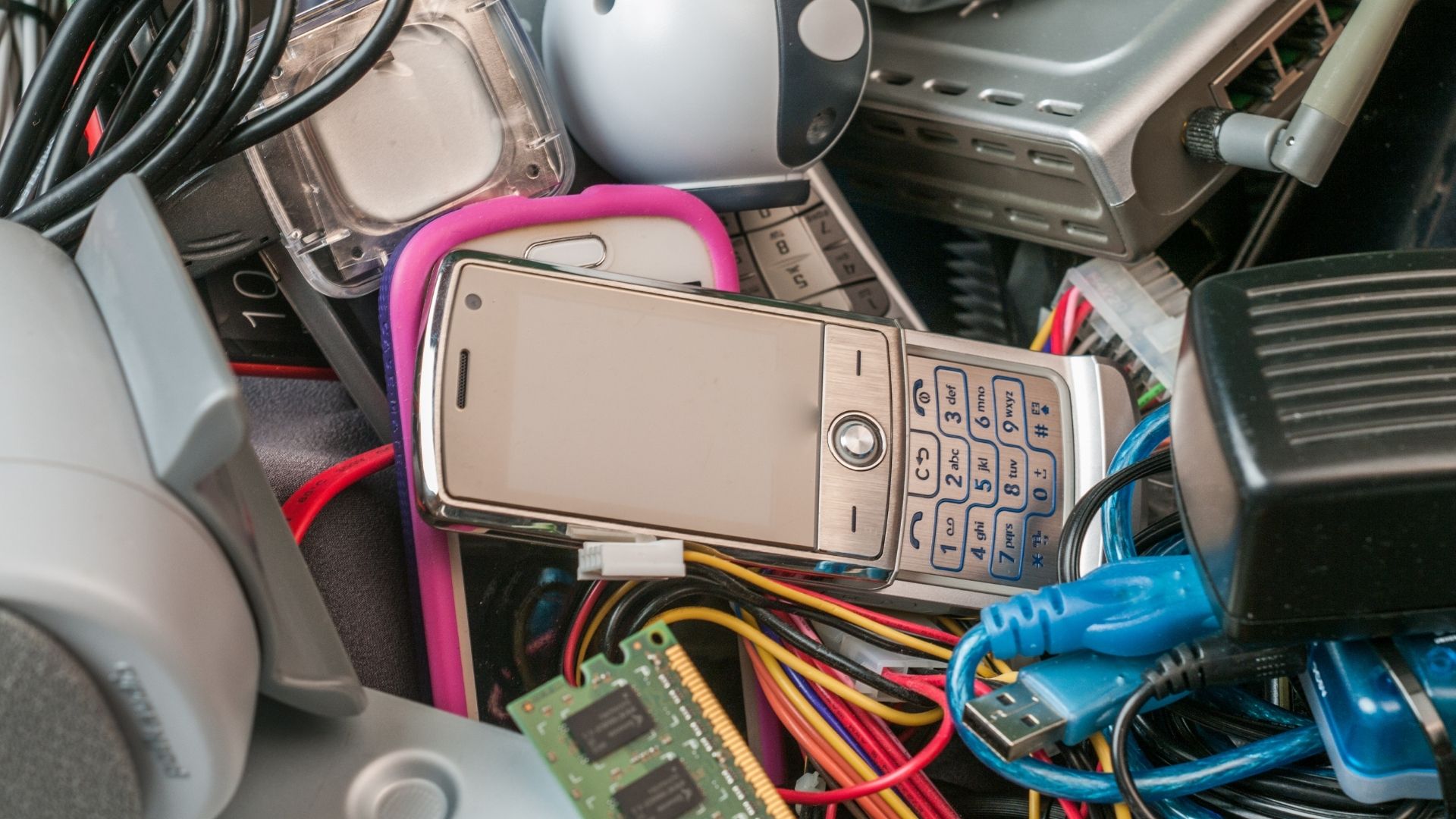 hidden-treasures-inside-electronic-waste